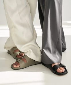 Pomme D'Or New Arrivals LIFE 0473A | Glove Vetiver